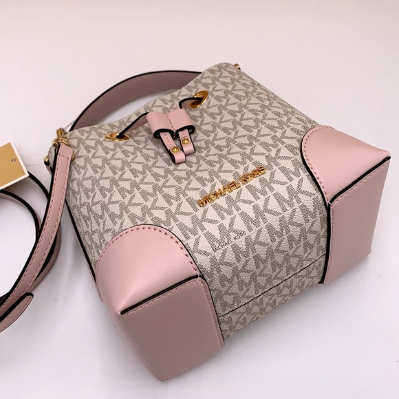 MICHAEL KORS
Mercer Small Logo Bucket crossbody Bag Powder Blush Multi Color - Picture 5 of 15